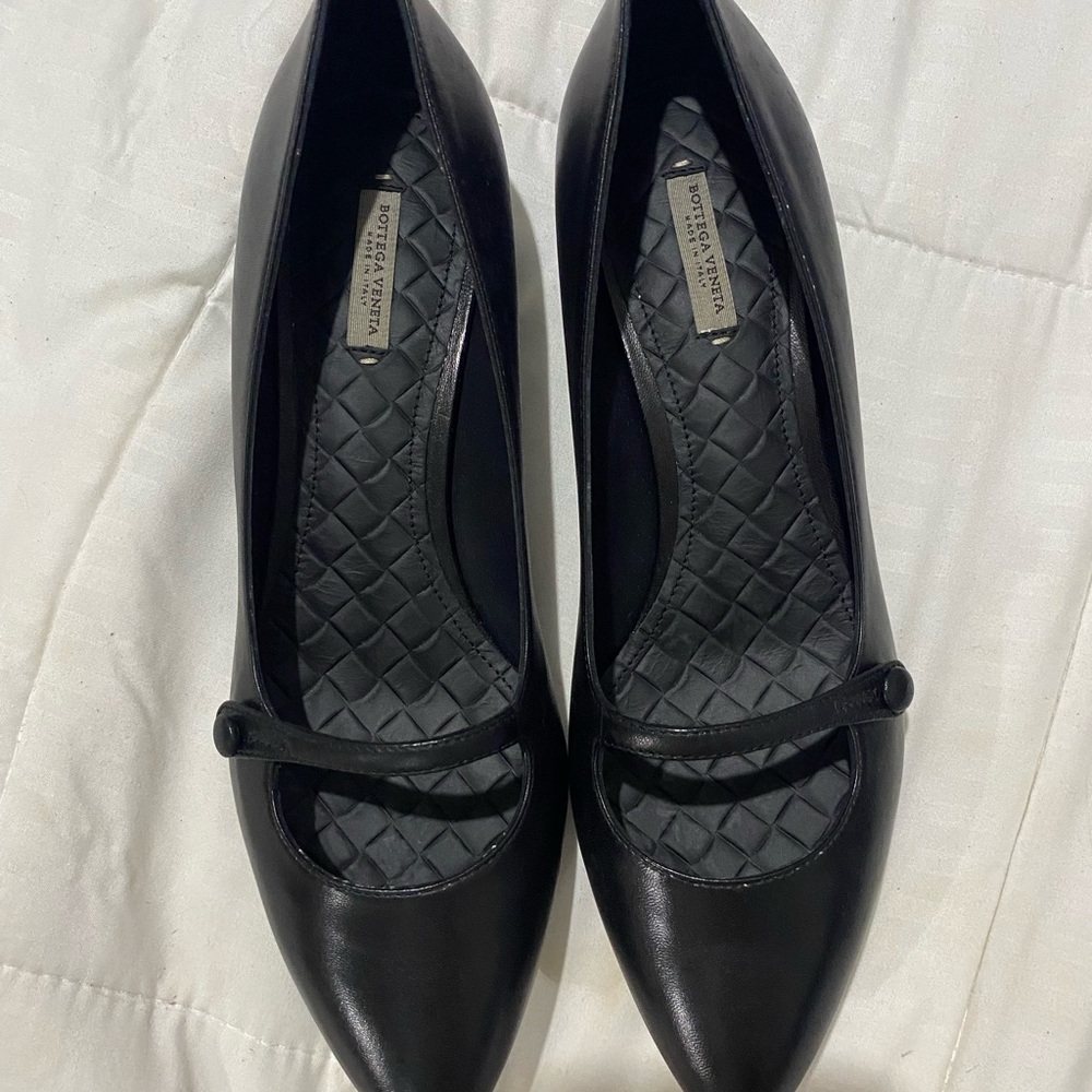 BOTTEGA VENETA Black Leather Pointed Toe Kitten Heels Pumps Size 36.5 US 6.5